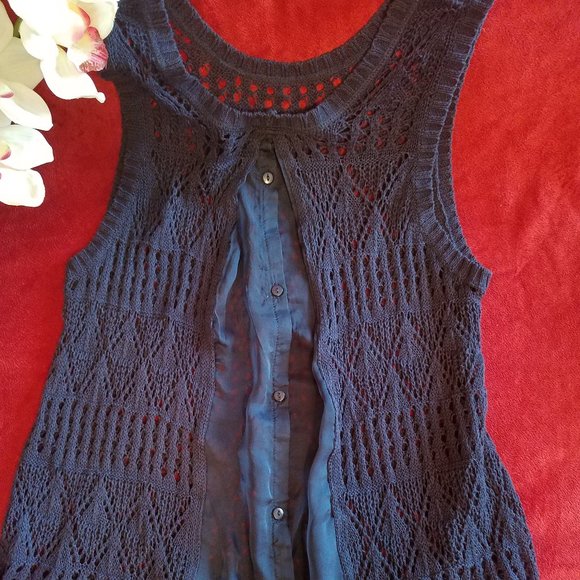 Sheer button back Tank - Picture 7 of 9